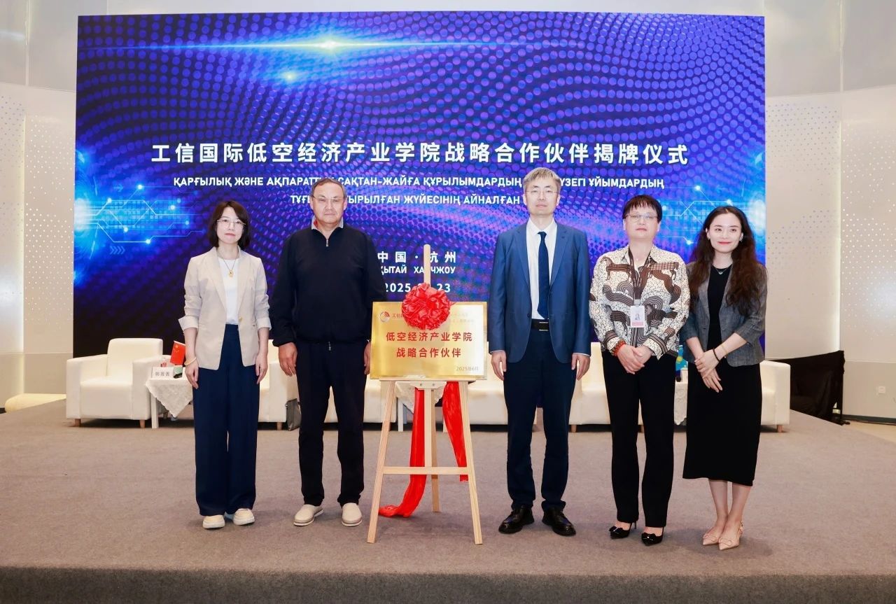 6388637559322372367545559